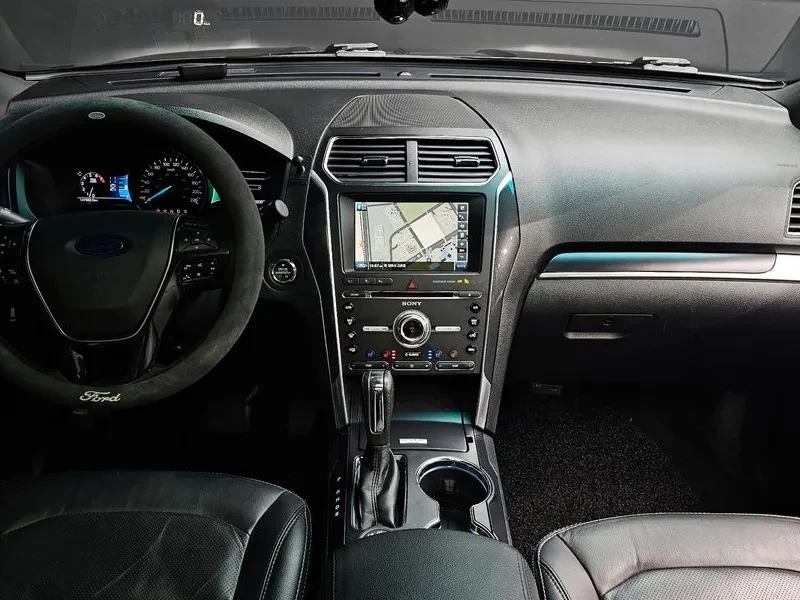 Ford Explorer 2.3 AWD, снимка 7 - Автомобили и джипове - 54351930