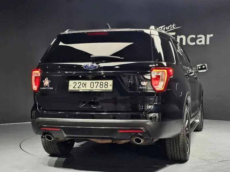 Ford Explorer 2.3 AWD, снимка 4 - Автомобили и джипове - 54351930