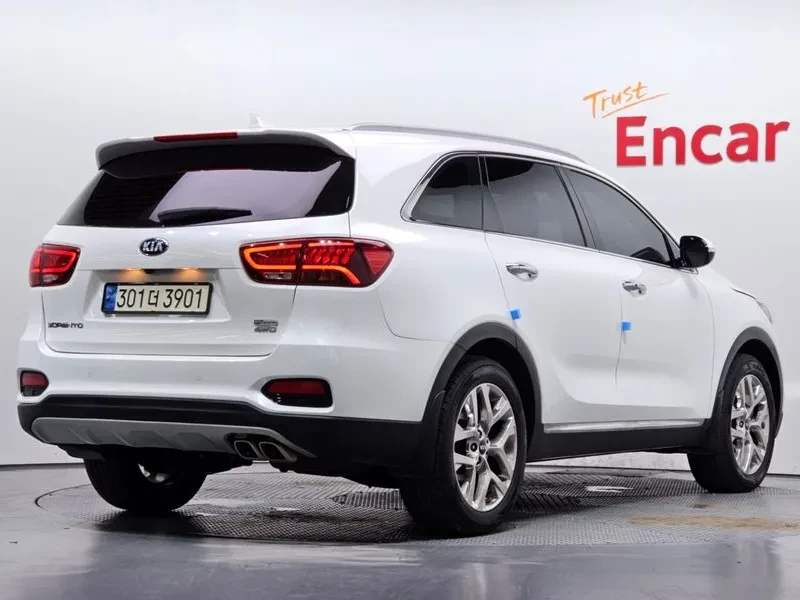 Kia Sorento 2.2 CRDI 4WD - САМО 30% АВАНС, снимка 2 - Автомобили и джипове - 56017288