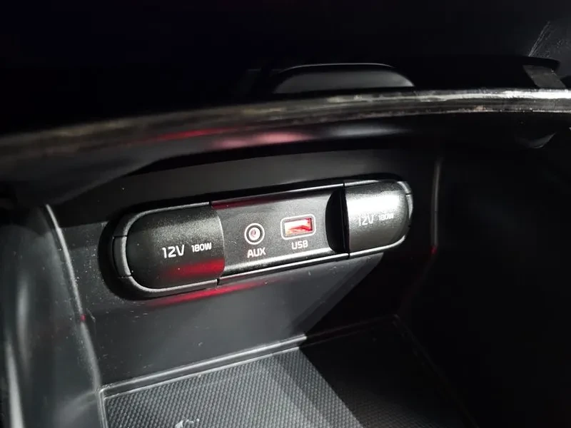 Kia Sorento 2.2 CRDI 4WD - САМО 30% АВАНС, снимка 12 - Автомобили и джипове - 56017288