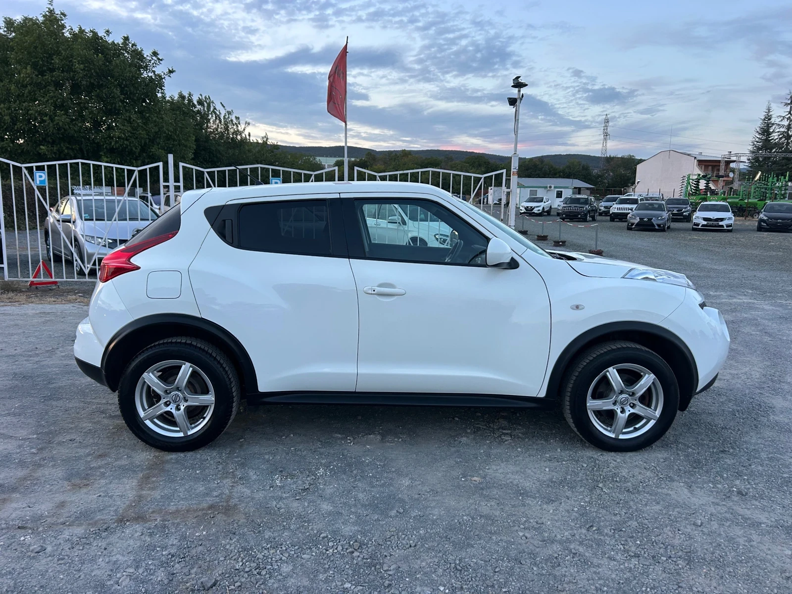 Nissan Juke TEKNA / БЕНЗИН / АВТОМАТИК / НАВИ / ЗАДНА КАМЕРА  - изображение 4