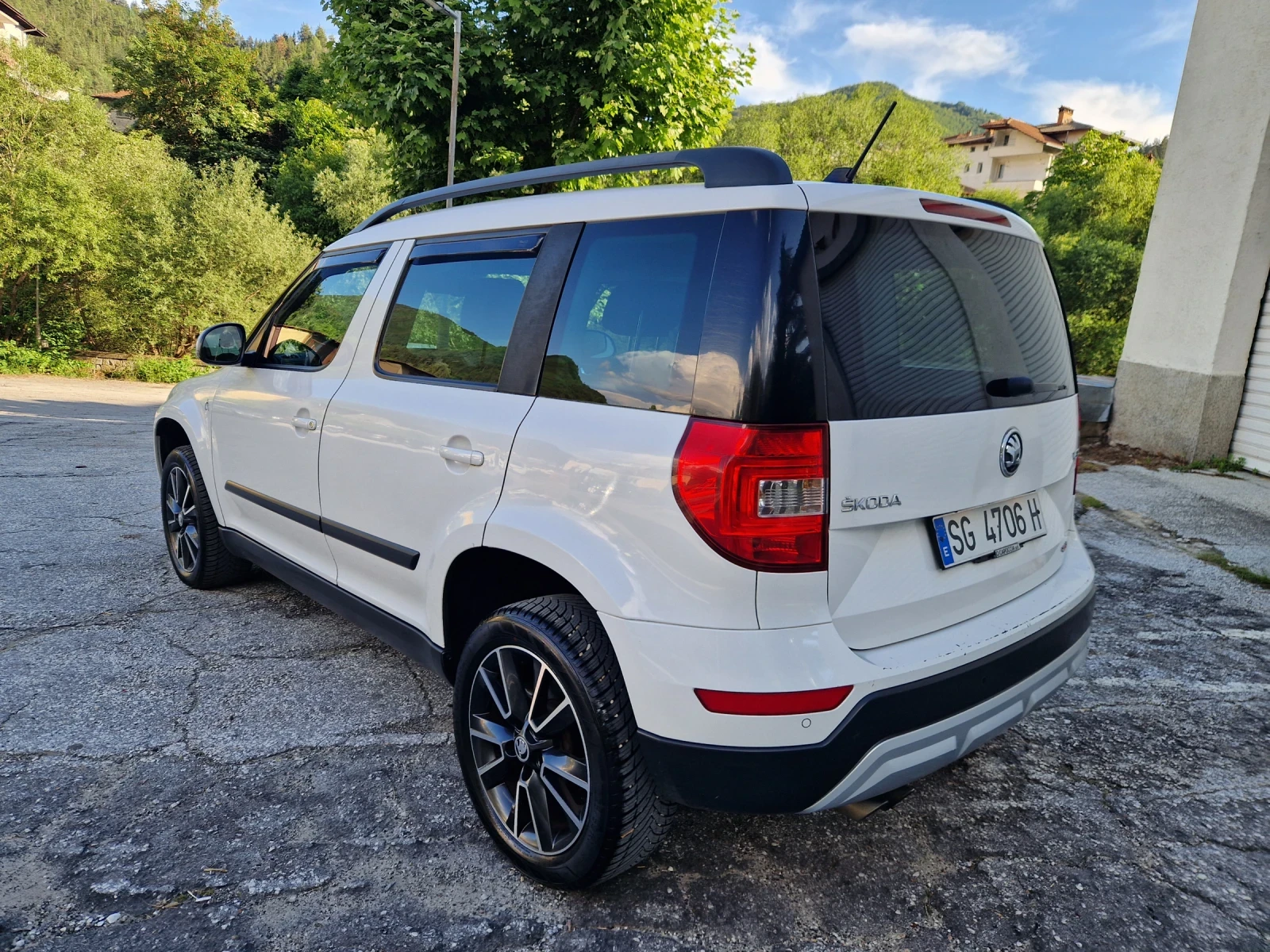 Skoda Yeti 2.0TDI DSG 4Motion, снимка 6 - Автомобили и джипове - 51819917