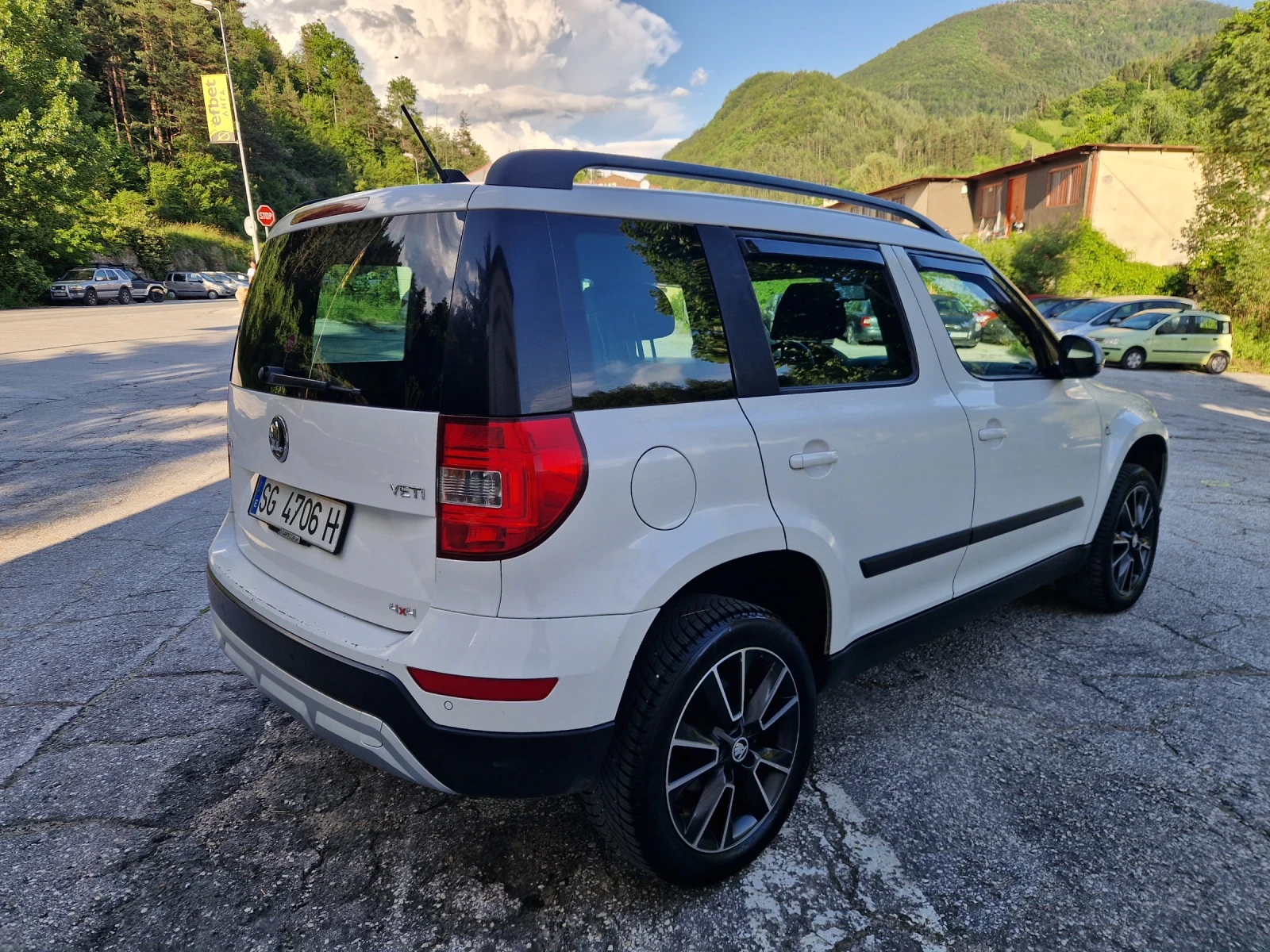 Skoda Yeti 2.0TDI DSG 4Motion, снимка 4 - Автомобили и джипове - 51819917