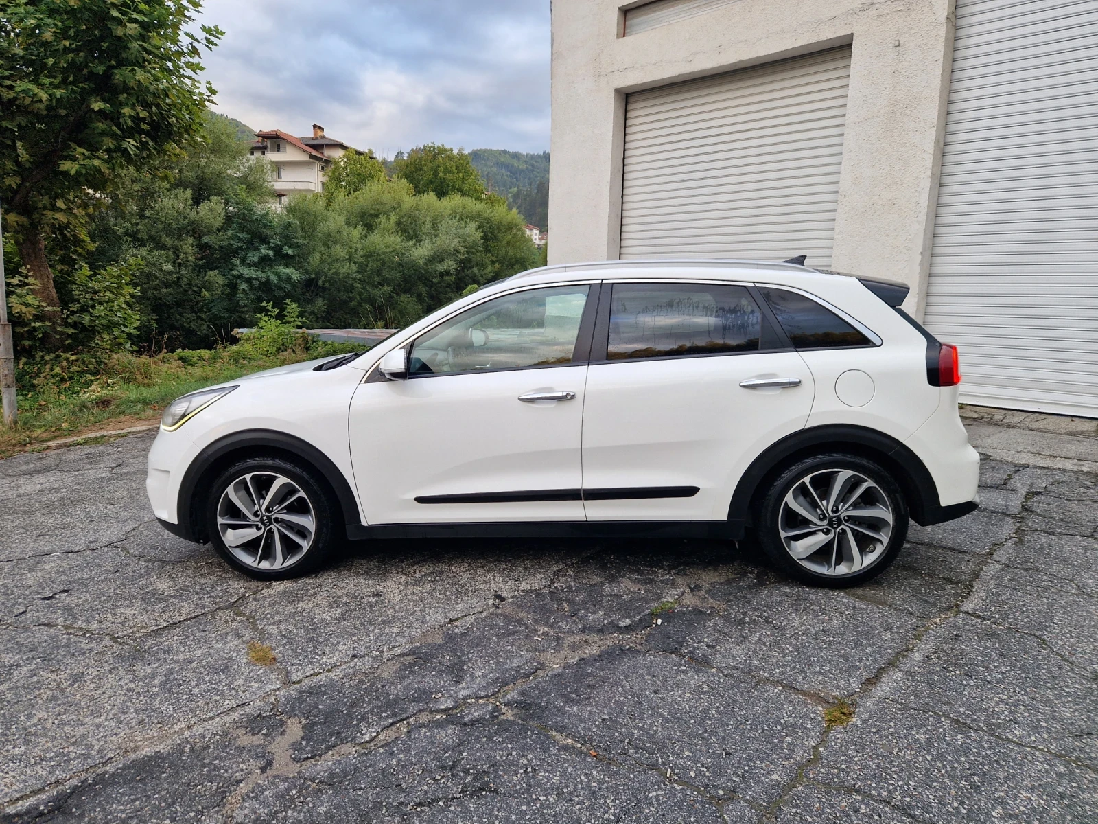 Kia Niro 1.6i HYBRID | Mobile.bg   16