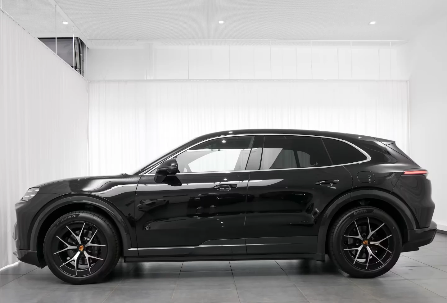 Porsche Cayenne S* HYPER* BOSE* HEAD-UP* PANO* MEMORY* DISTR* 360C, снимка 7 - Автомобили и джипове - 55687932