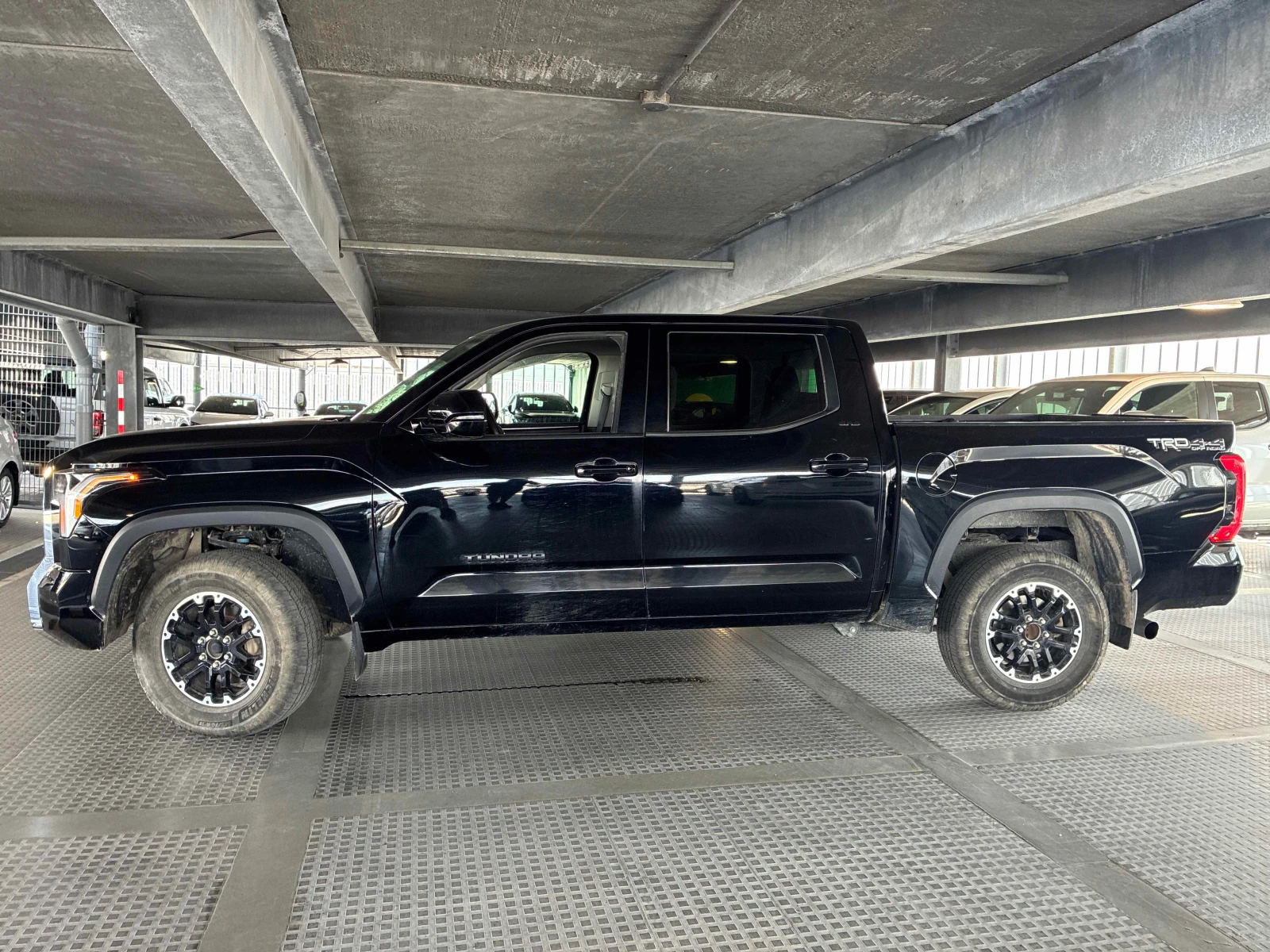 Toyota Tundra * 4x4 Crewmax * CARFAX * ����� �� �����������  | Mobile.bg � ����������� 15