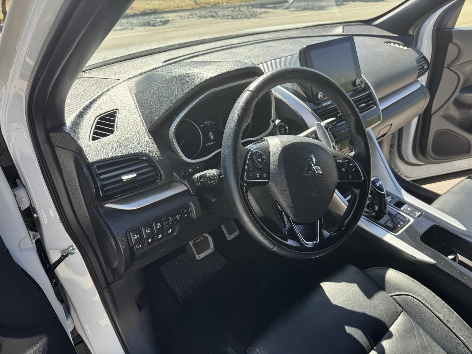 Mitsubishi Eclipse Cross  2.4 PHEV Top S-AWC  Закупен нов от БГ , снимка 7 - Автомобили и джипове - 56069875