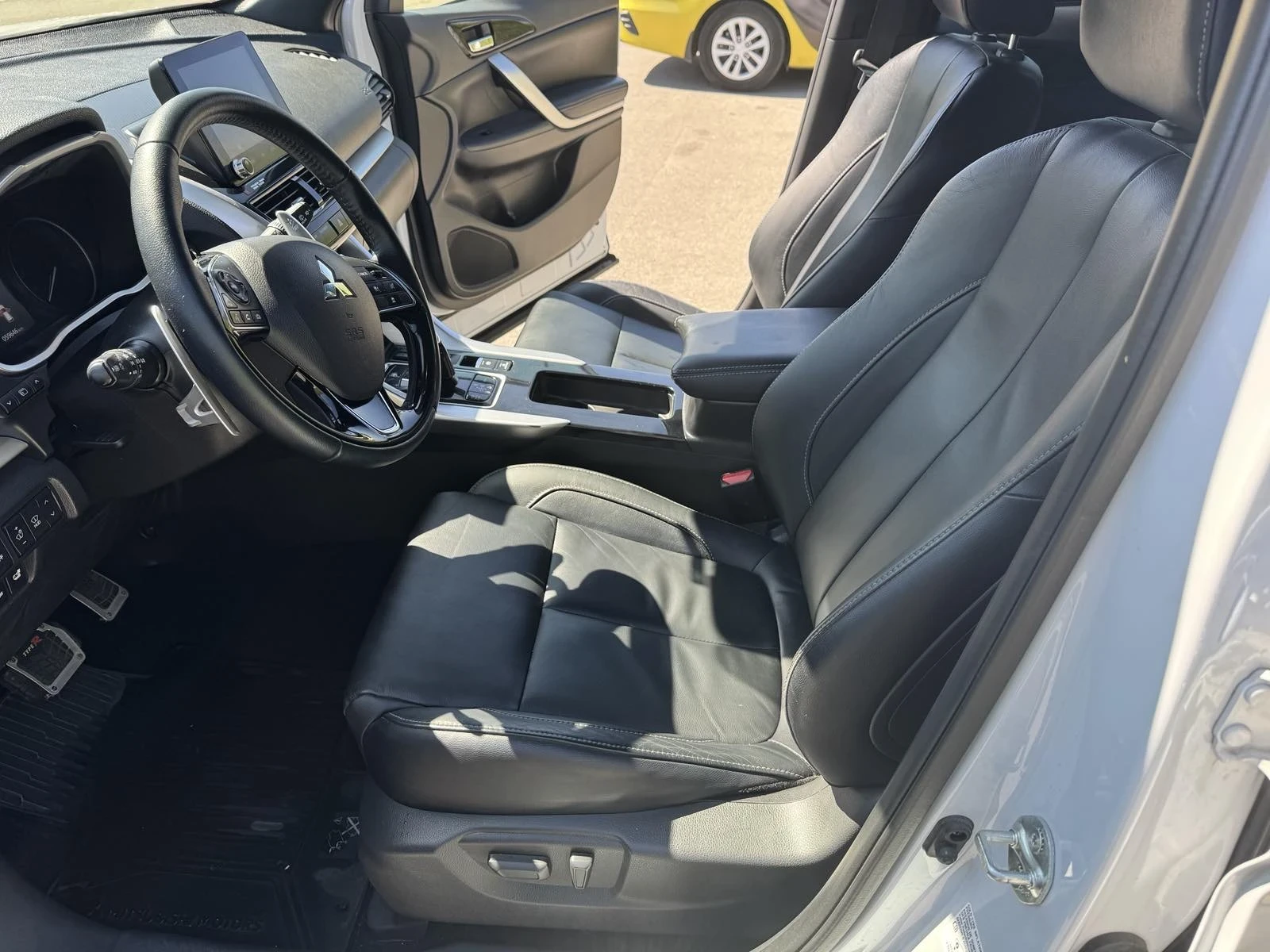 Mitsubishi Eclipse Cross  2.4 PHEV Top S-AWC  Закупен нов от БГ , снимка 6 - Автомобили и джипове - 56069875