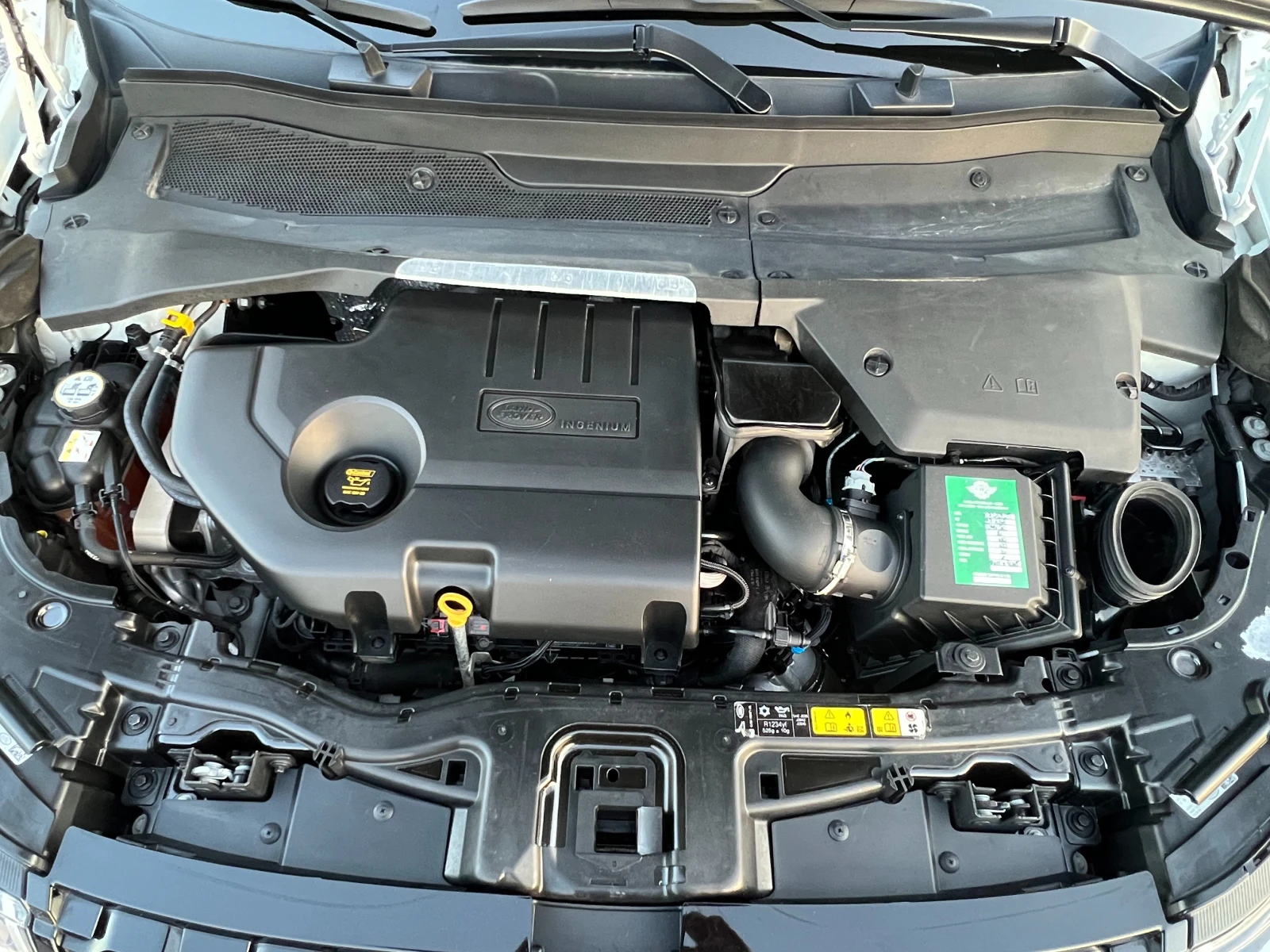 Land Rover Discovery Sport R-DYNAMIC/180k.c./ПАНОРАМА/КОЖА/ДИСТРОНИК/ACC/LED/, снимка 8 - Автомобили и джипове - 56129979
