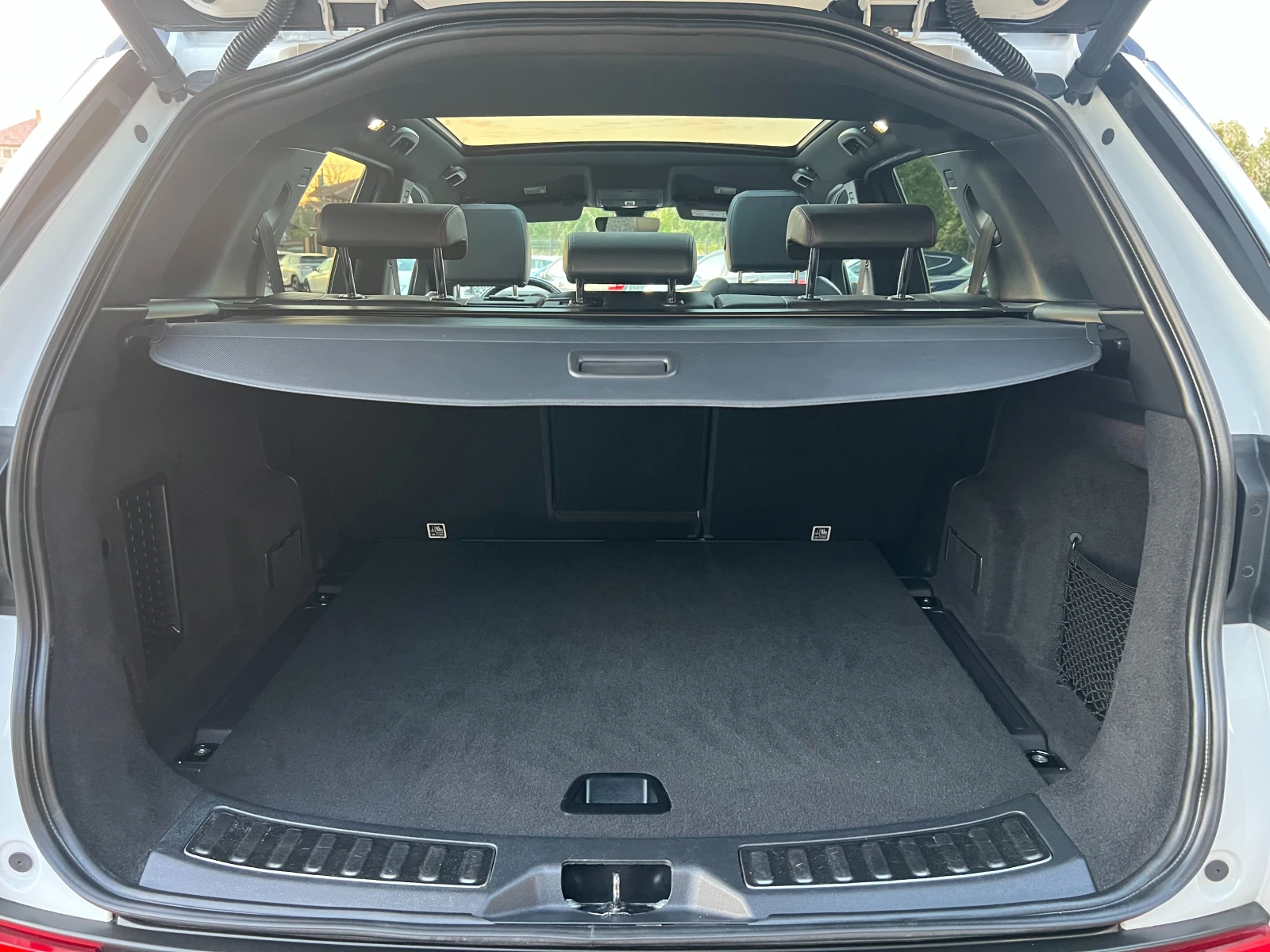 Land Rover Discovery Sport R-DYNAMIC/180k.c./ПАНОРАМА/КОЖА/ДИСТРОНИК/ACC/LED/, снимка 9 - Автомобили и джипове - 56129979
