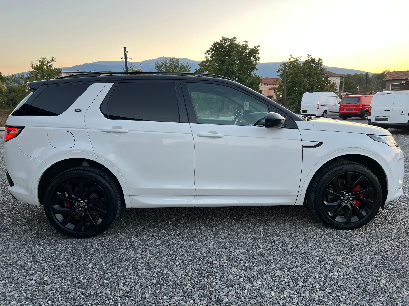 Land Rover Discovery Sport R-DYNAMIC/180k.c./ПАНОРАМА/КОЖА/ДИСТРОНИК/ACC/LED/, снимка 5 - Автомобили и джипове - 56129979