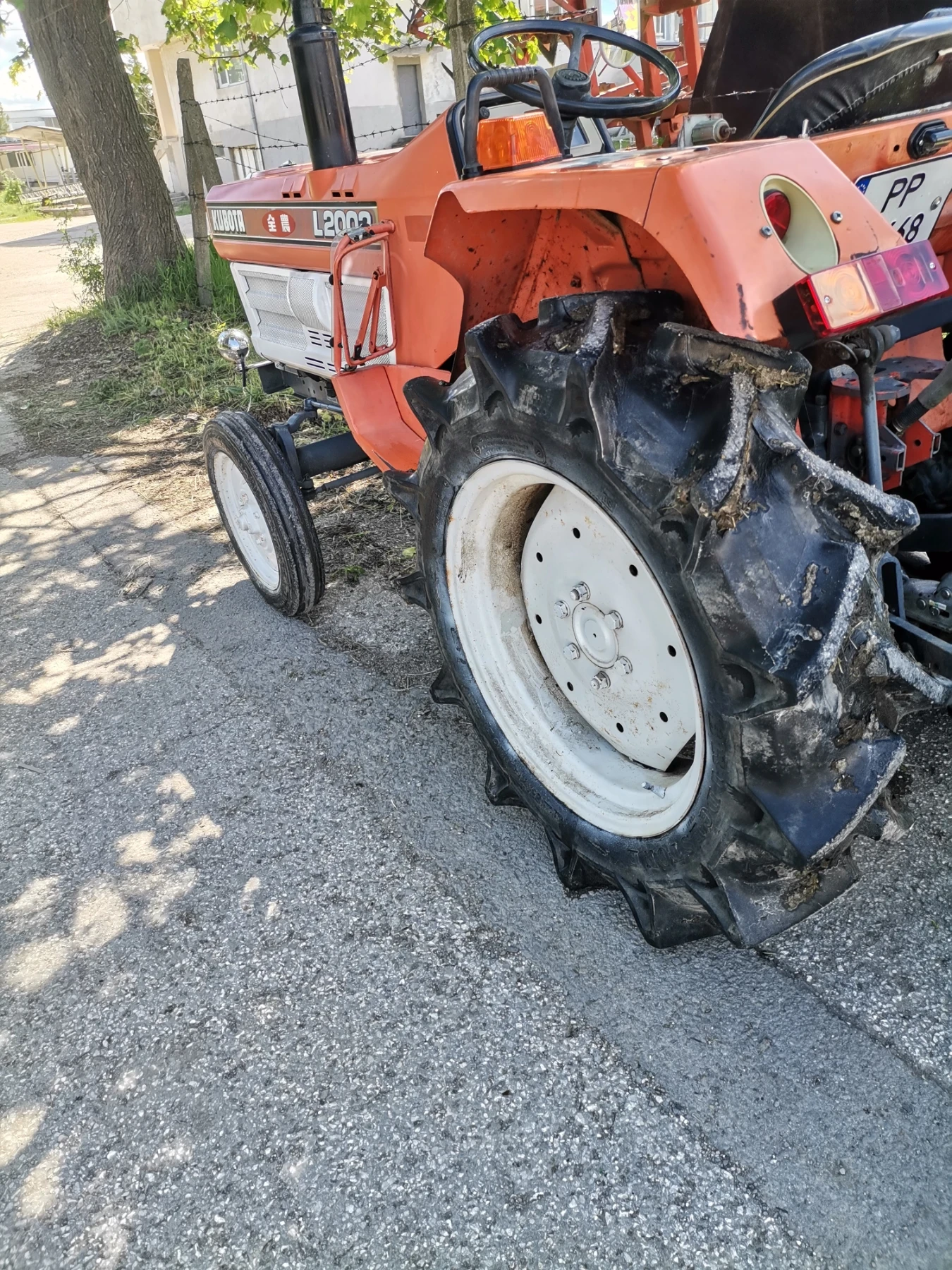 Трактор Kubota L2002 - изображение 2