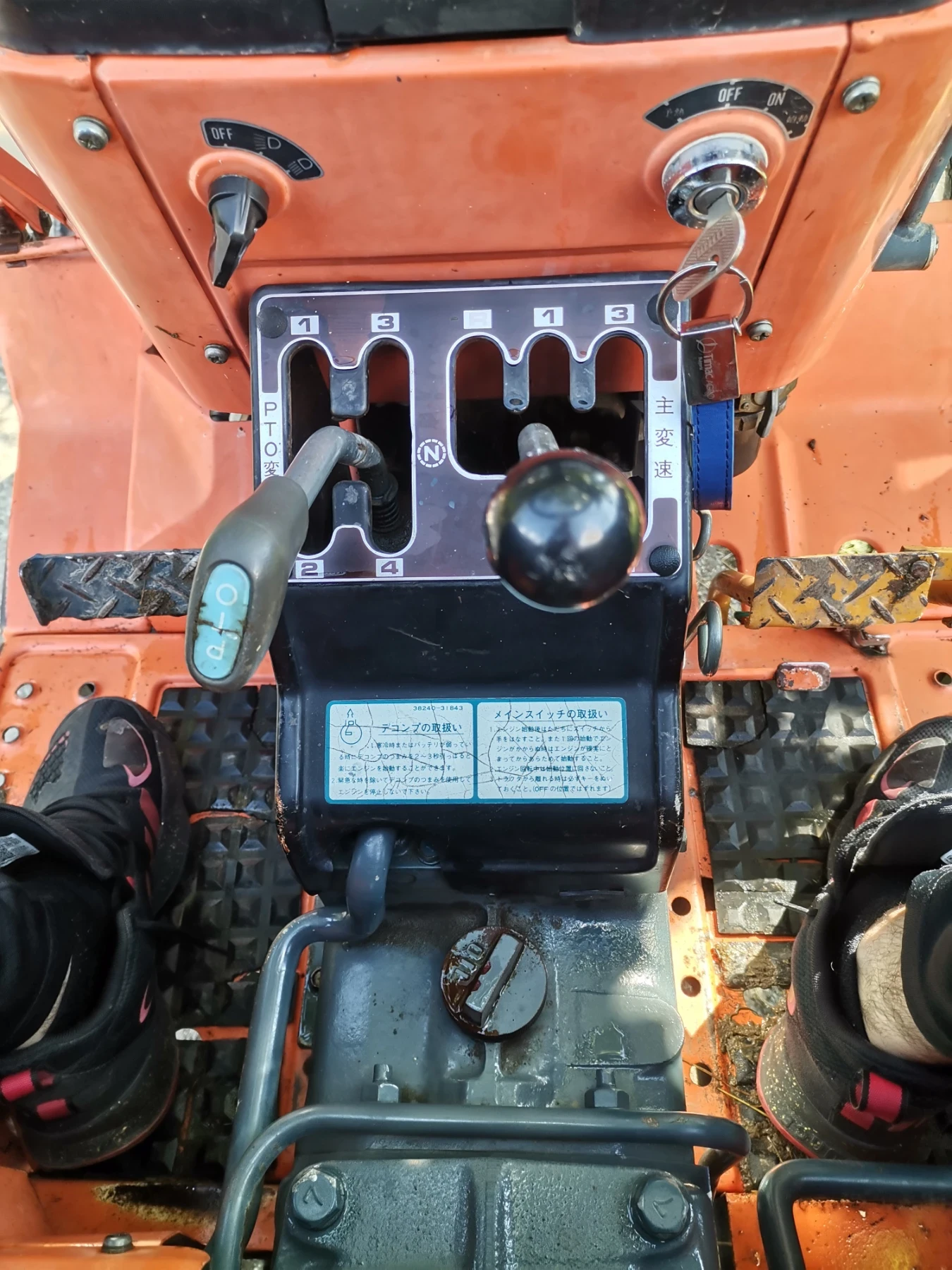 Трактор Kubota L2002 - изображение 8