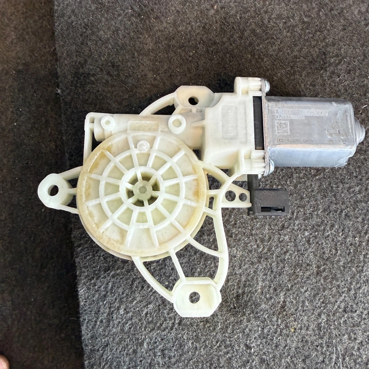 Предна лява машинка за стъклоповдигач за Mercedes W222 350 CDI A0009065806-616