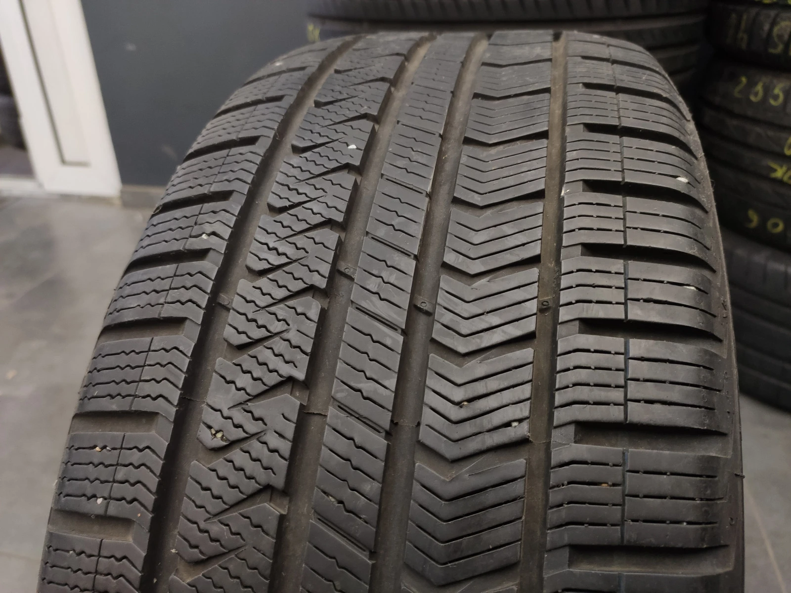  235/45R18 | Mobile.bg   3