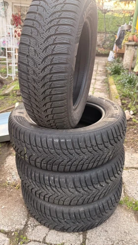 Гуми Зимни 195/65R15, снимка 2 - Гуми и джанти - 52713110