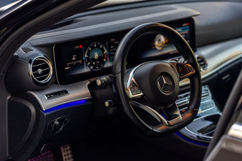 Mercedes-Benz E 220, снимка 12 - Автомобили и джипове - 52498471