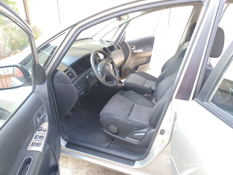 Toyota Corolla verso 2.0 D4D 90к.с., снимка 6 - Автомобили и джипове - 52748351