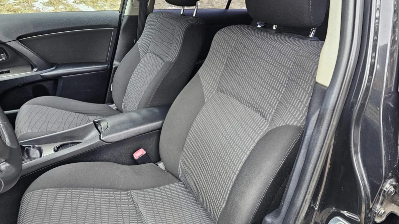 Toyota Avensis 1.8, снимка 8 - Автомобили и джипове - 53457982