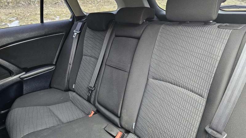 Toyota Avensis 1.8, снимка 12 - Автомобили и джипове - 53457982