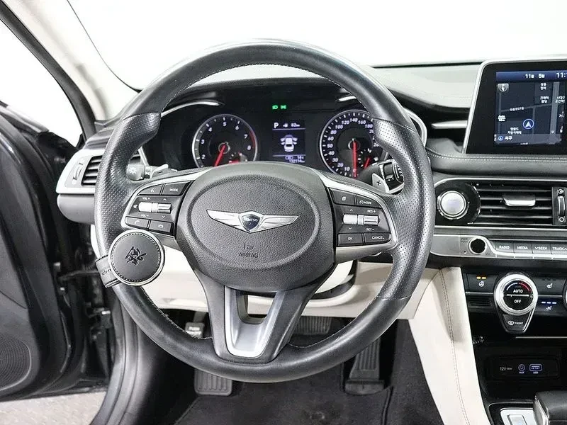 Genesis G70 2.0T Advanced 2WD, снимка 9 - Автомобили и джипове - 55038394