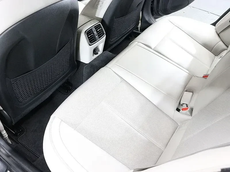 Genesis G70 2.0T Advanced 2WD, снимка 16 - Автомобили и джипове - 55038394