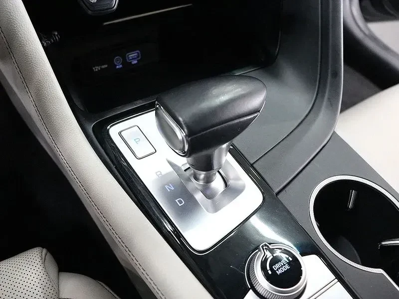 Genesis G70 2.0T Advanced 2WD, снимка 13 - Автомобили и джипове - 55038394
