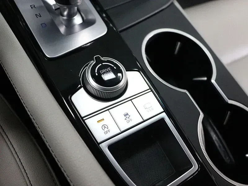 Genesis G70 2.0T Advanced 2WD, снимка 7 - Автомобили и джипове - 55038394