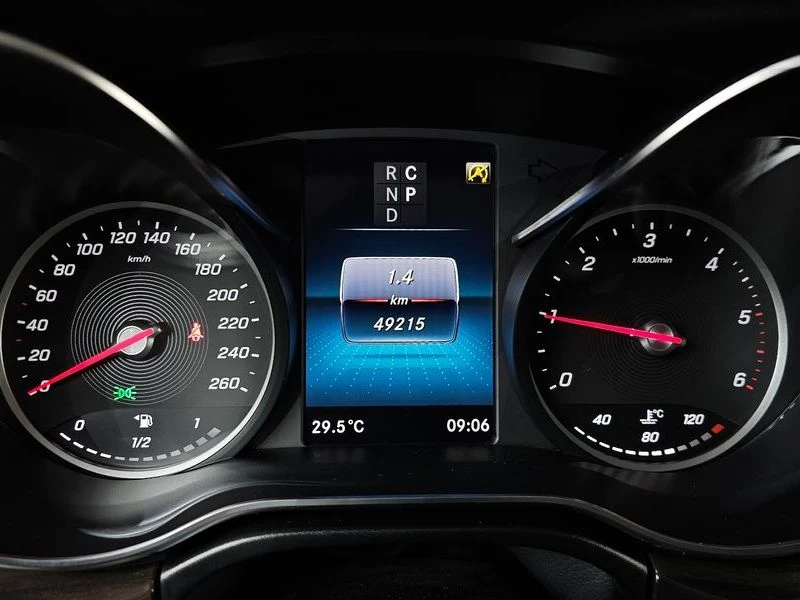 Mercedes-Benz V 300 1.9 Automatic КРАЙНА ЦЕНА: 72086 EUR, снимка 8 - Автомобили и джипове - 55966703