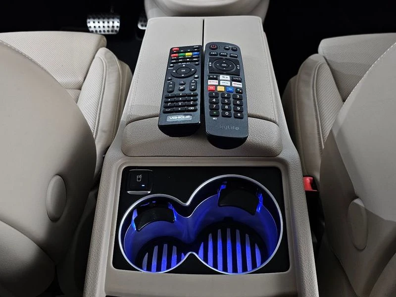 Mercedes-Benz V 300 1.9 Automatic КРАЙНА ЦЕНА: 72086 EUR, снимка 16 - Автомобили и джипове - 55966703