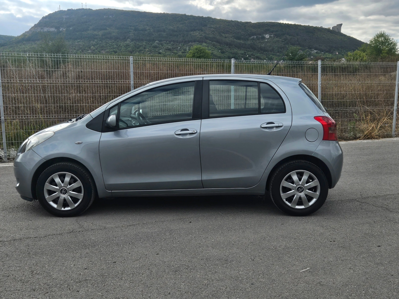 Toyota Yaris Benz - изображение 9