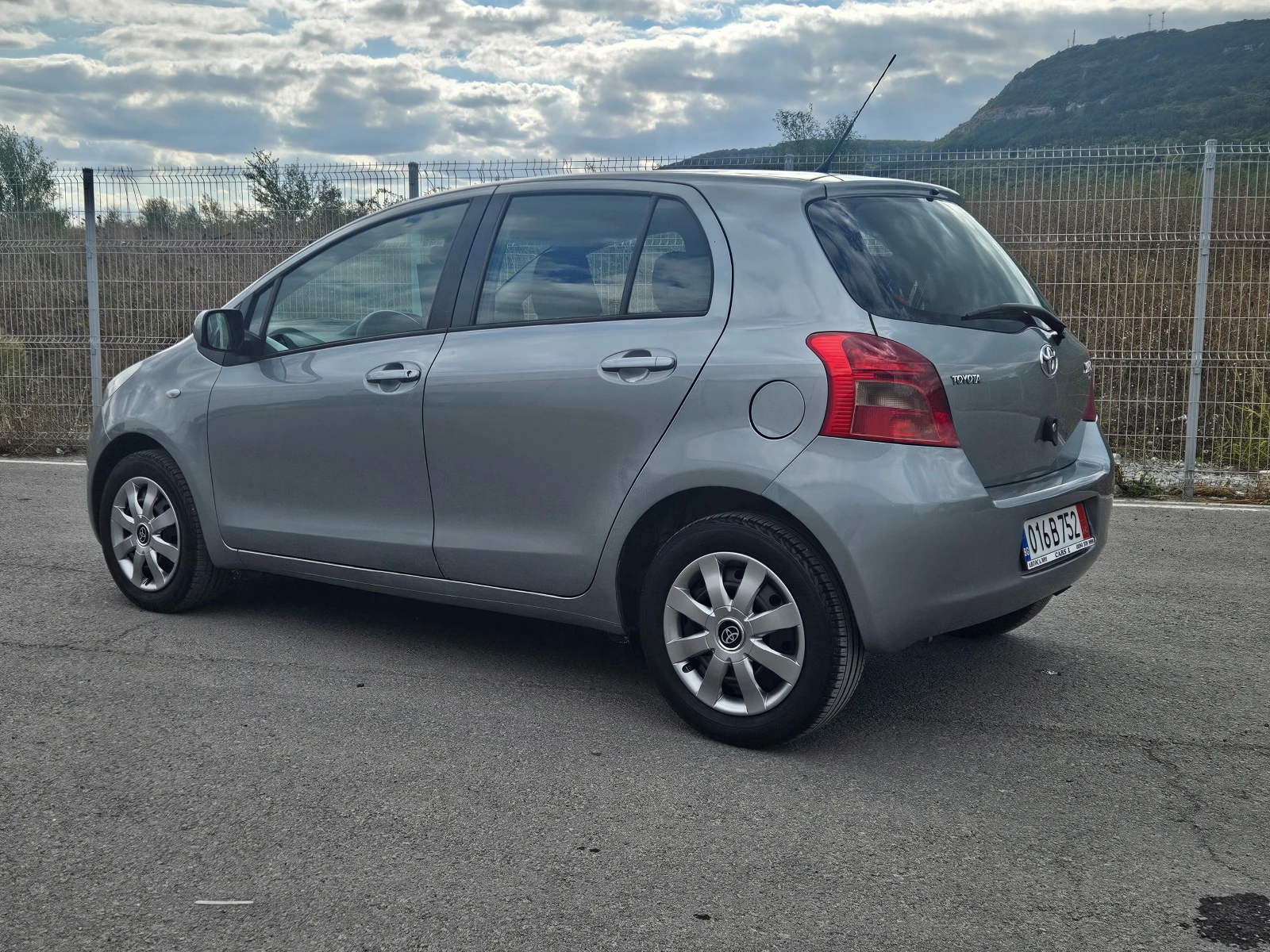 Toyota Yaris Benz - изображение 8