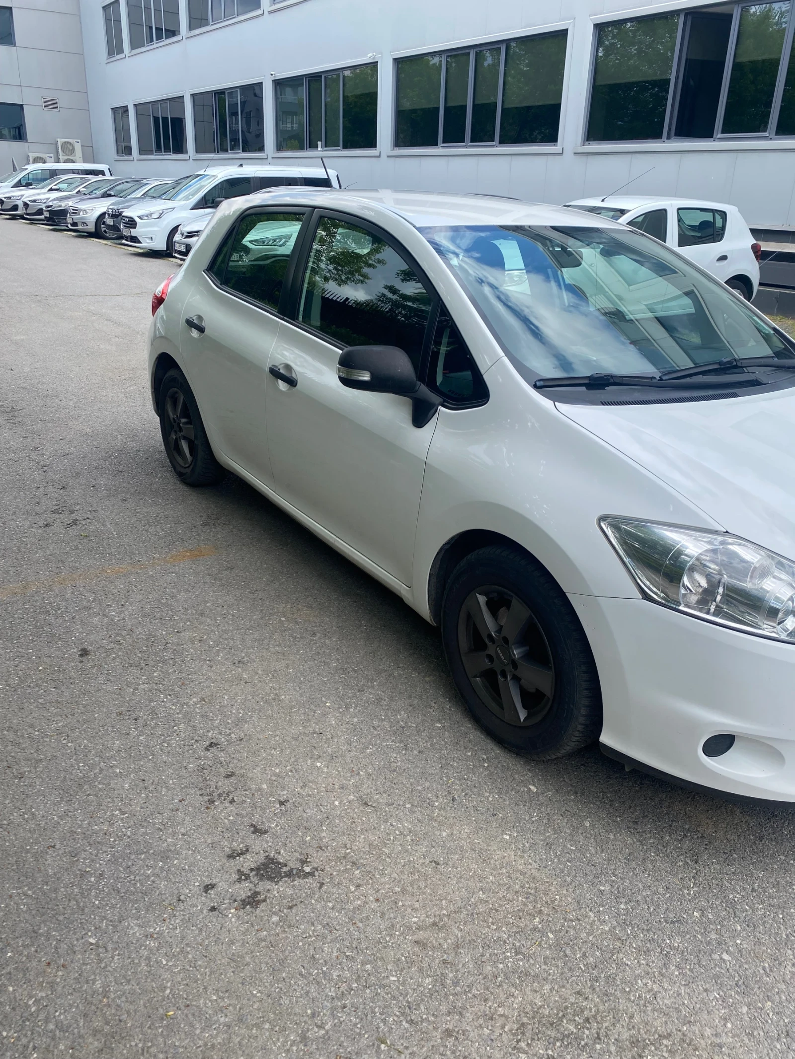Toyota Auris  - изображение 2
