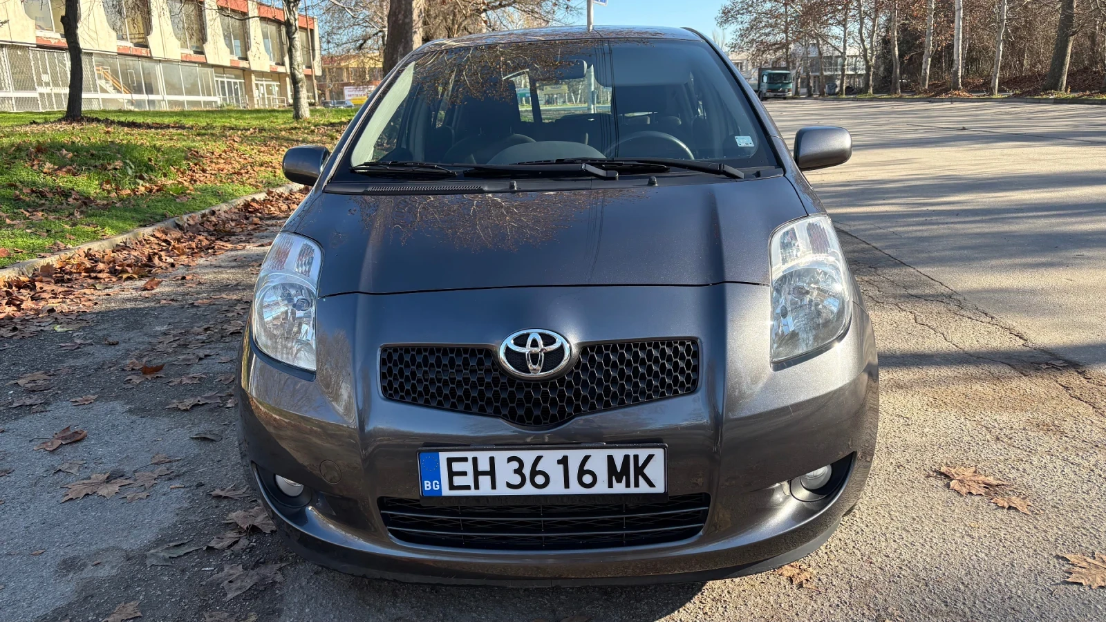 Toyota Yaris  - изображение 2