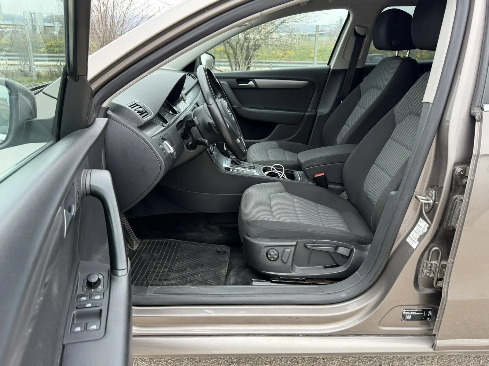 VW Passat 2.0TDI, снимка 5 - Автомобили и джипове - 53934745