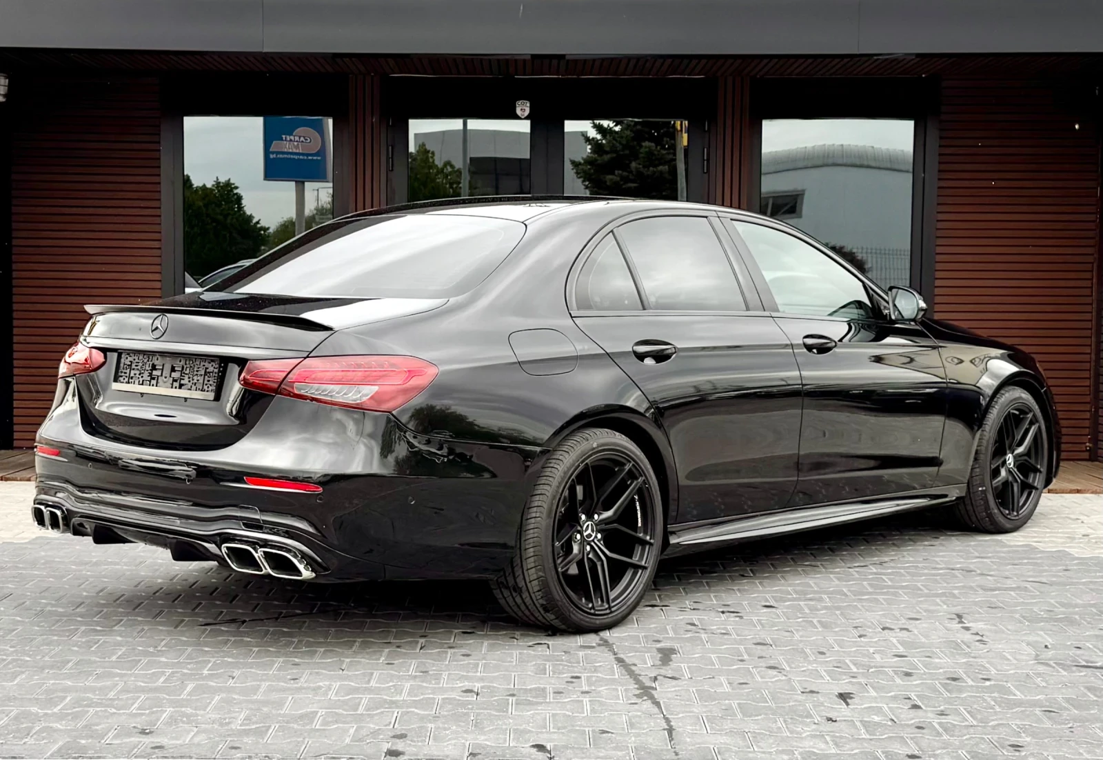 Mercedes-Benz E 220 Facelift* AMG 6.3* BURMESTER* Digital* Лизинг, снимка 4 - Автомобили и джипове - 54498900