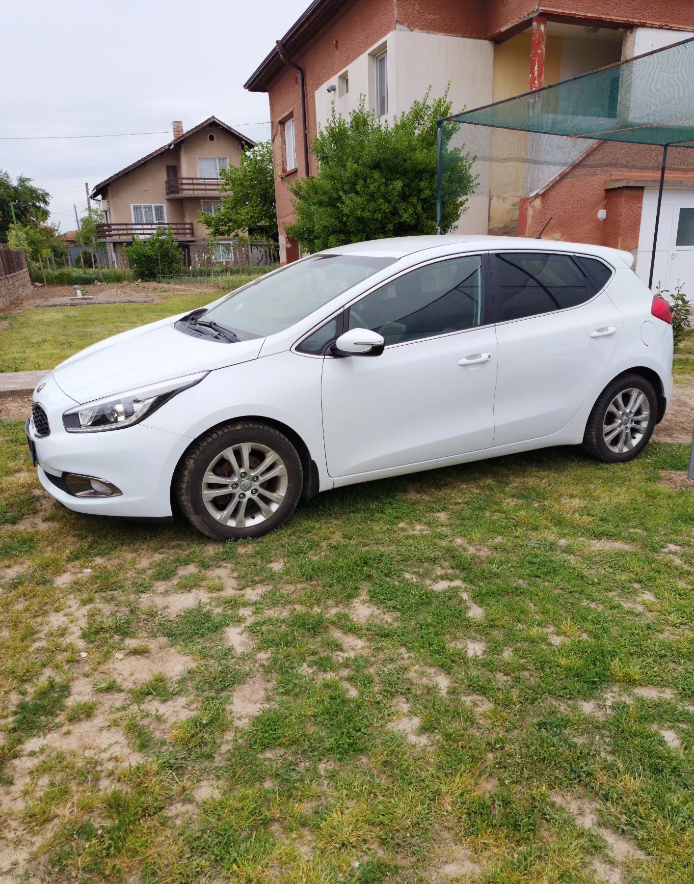 Kia Ceed 1.6crdi 128кс, снимка 9 - Автомобили и джипове - 54795225