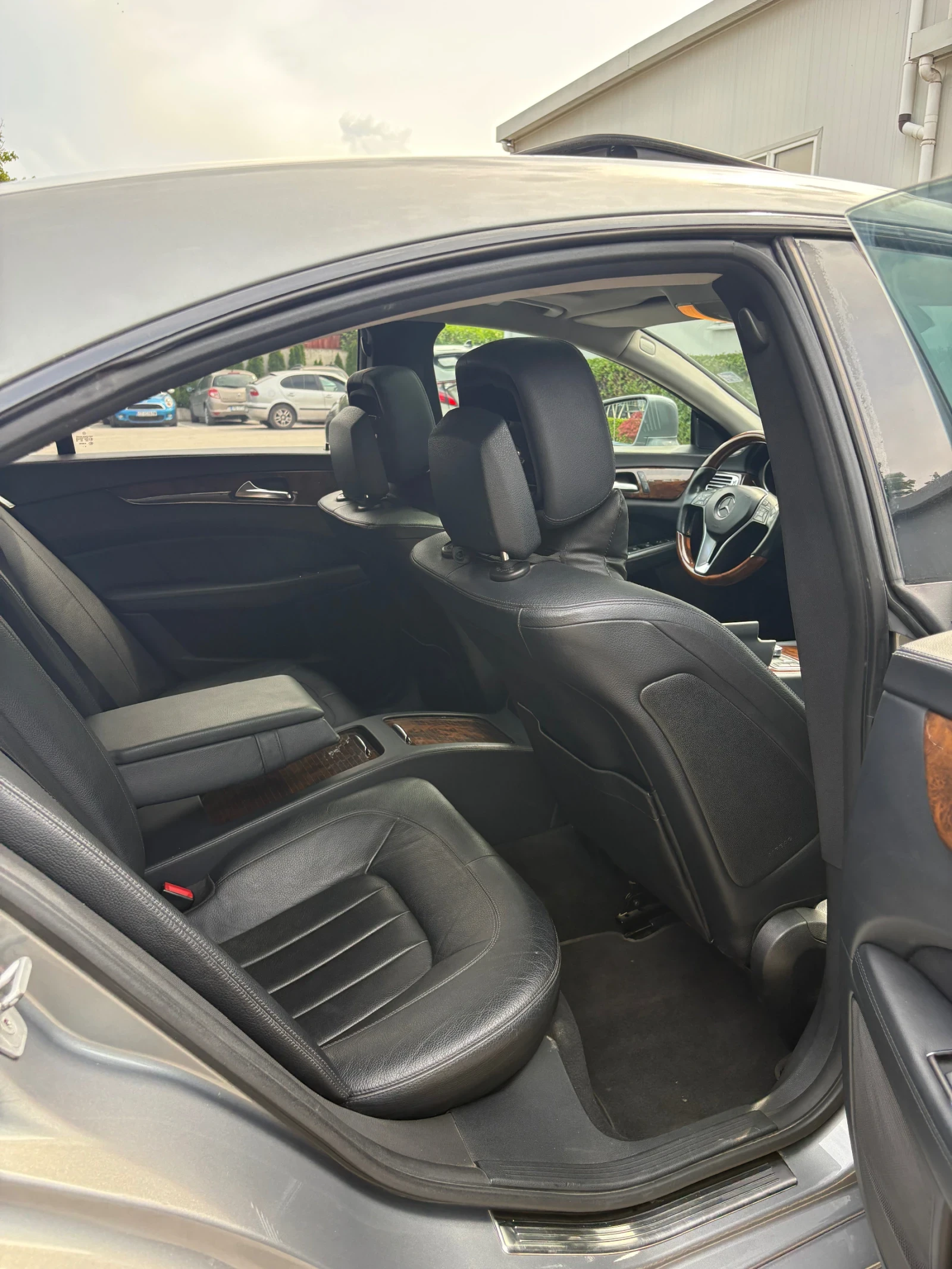 Mercedes-Benz CLS 350 За Връзка + 32495814446 Watsapp, снимка 10 - Автомобили и джипове - 54882069