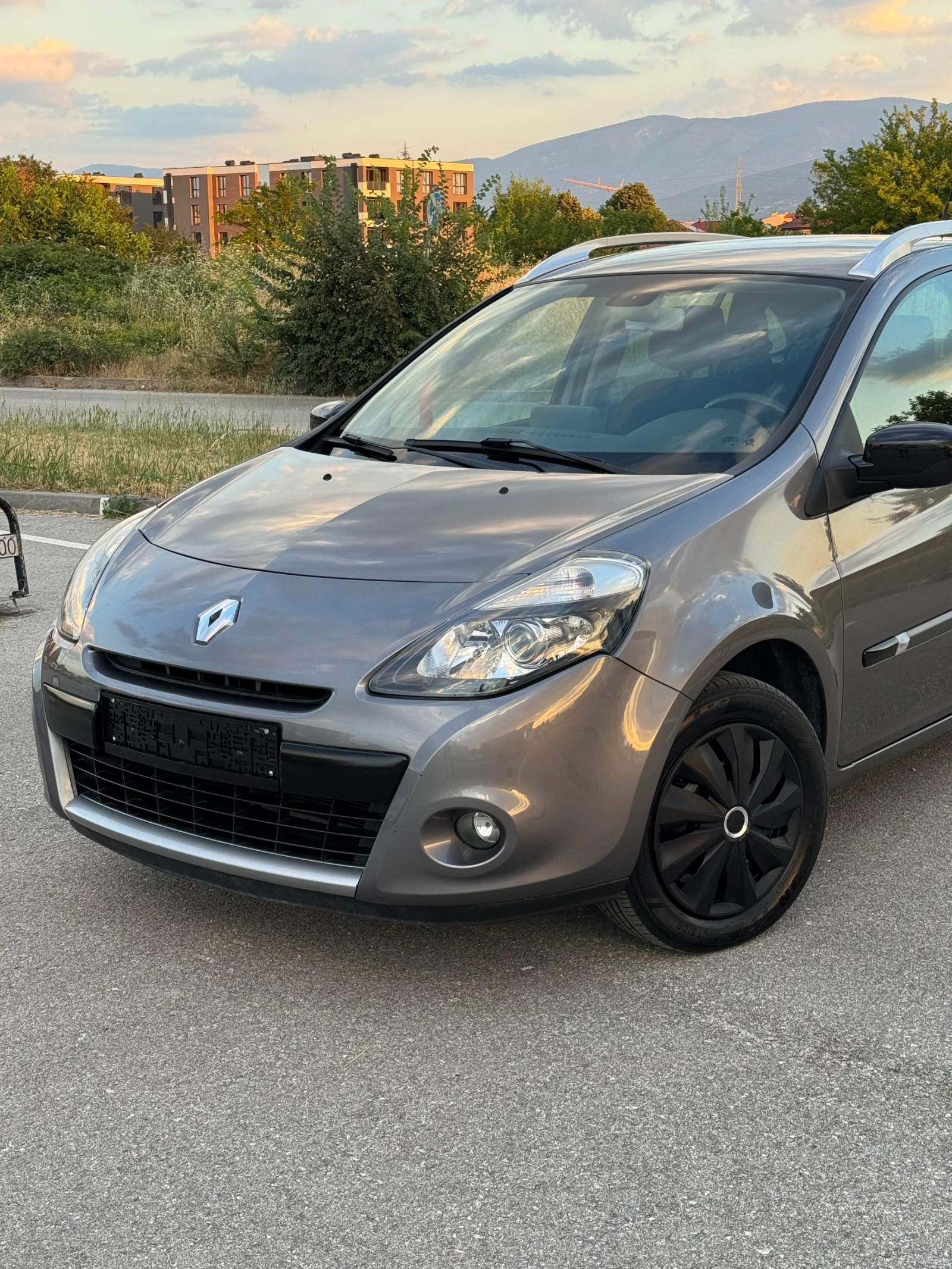 Renault Clio 20th Edition, снимка 5 - Автомобили и джипове - 55053526