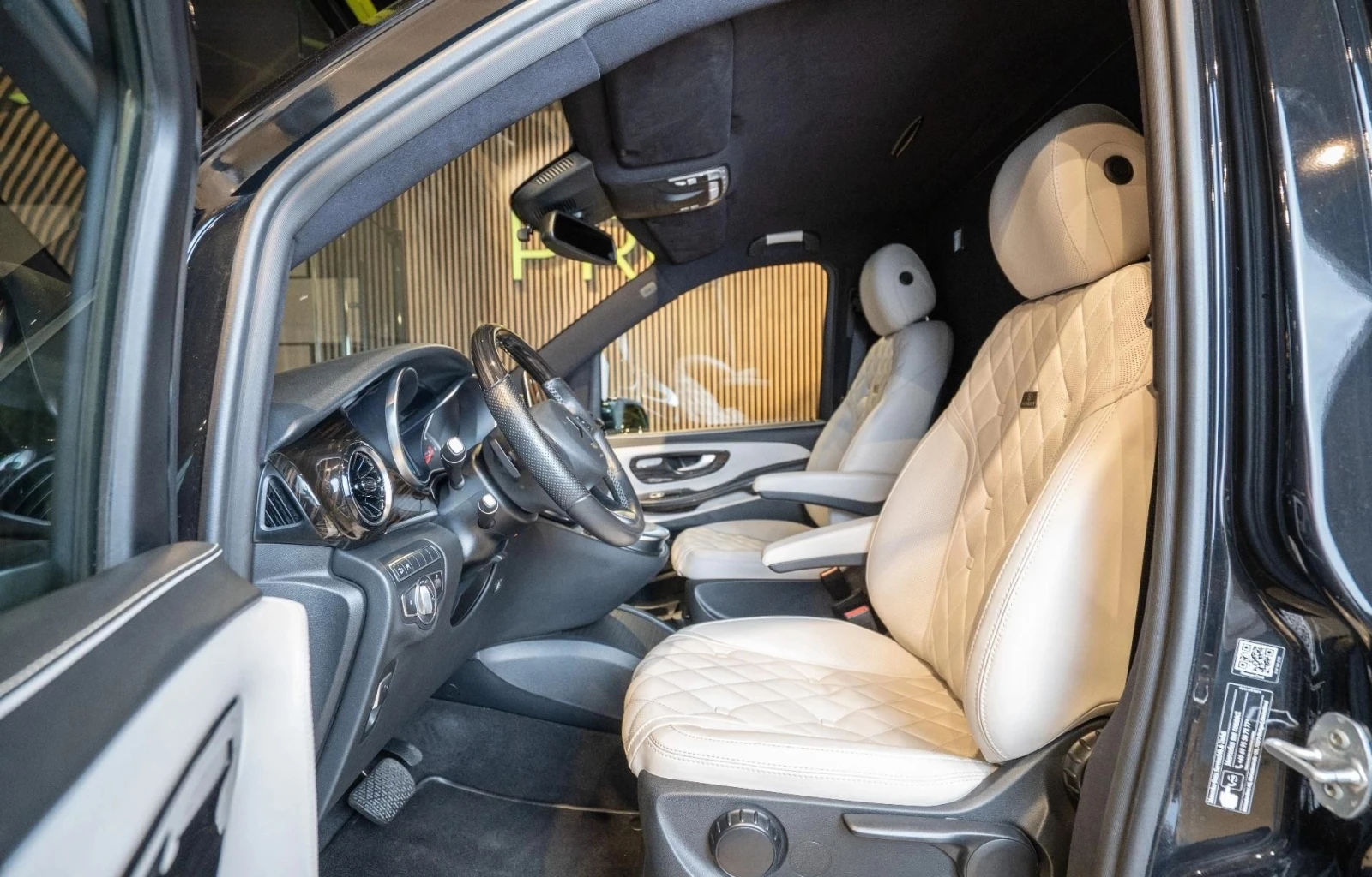 Mercedes-Benz V 300 d  4MATIC EXTRA-LONG by KLASSEN VIP, снимка 14 - Автомобили и джипове - 55439634