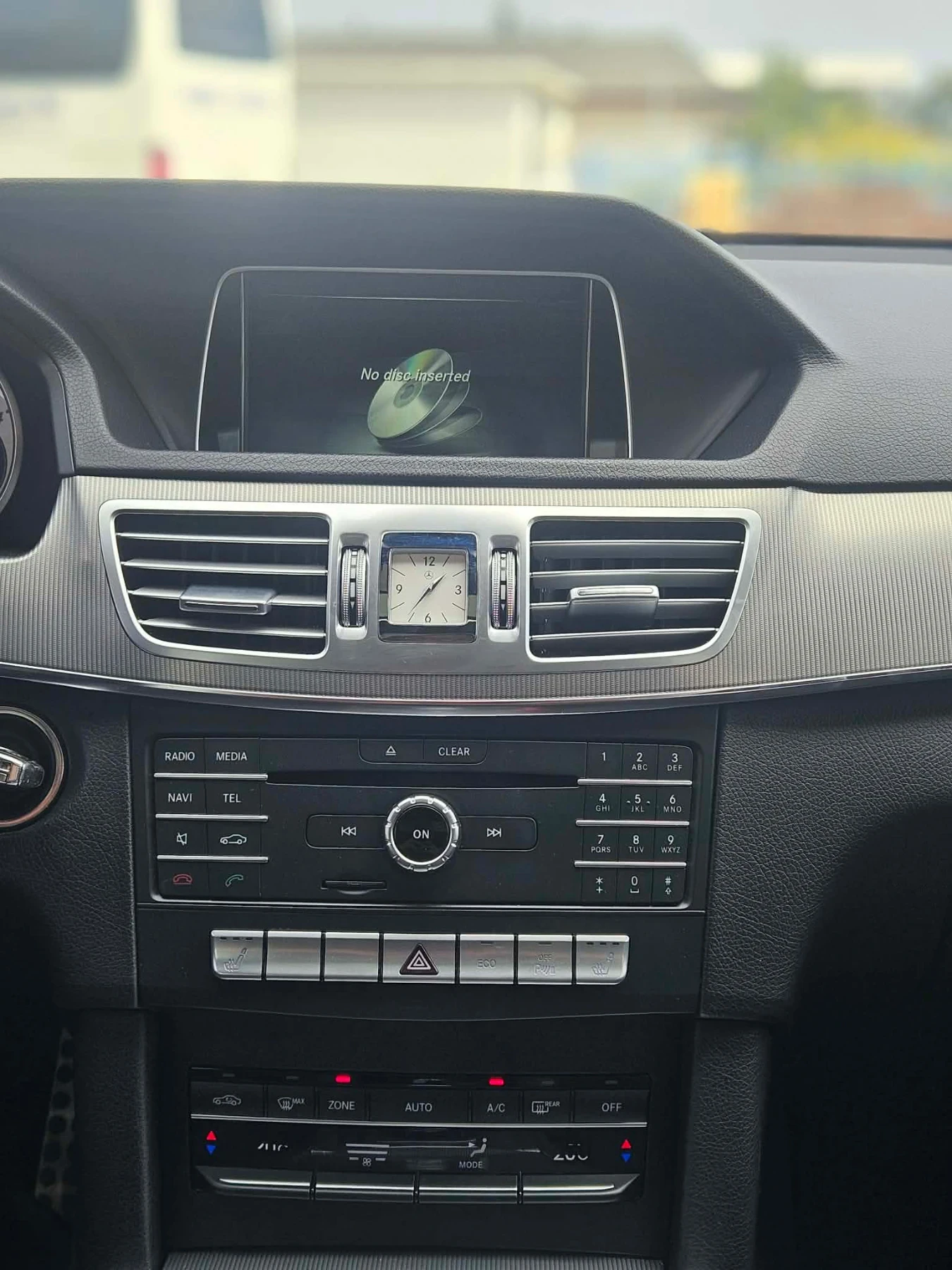 Mercedes-Benz E 220, снимка 9 - Автомобили и джипове - 55824781