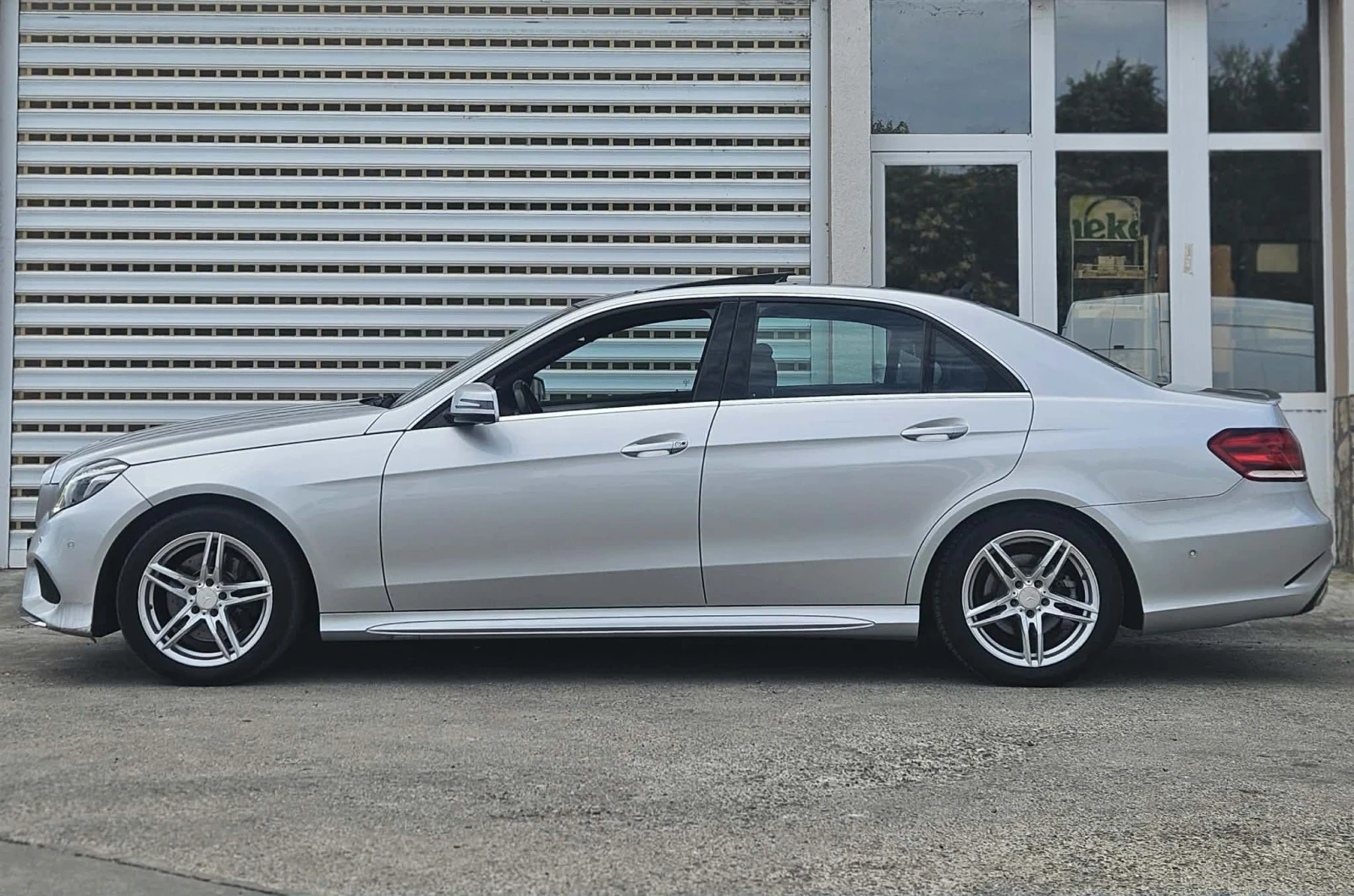 Mercedes-Benz E 220, снимка 5 - Автомобили и джипове - 55824781
