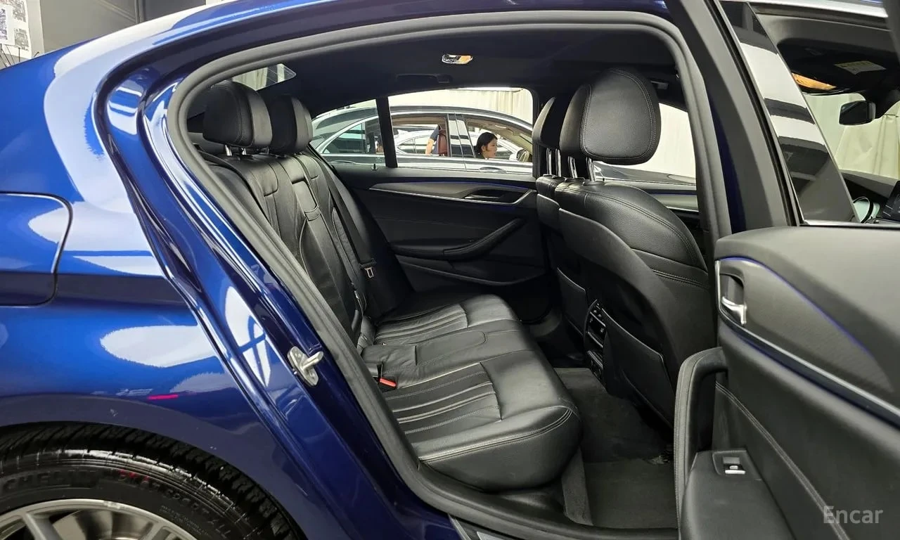 BMW 530 * 530i xDrive M Sport Package * ЦЕНА ДО БГ, снимка 11 - Автомобили и джипове - 56068330