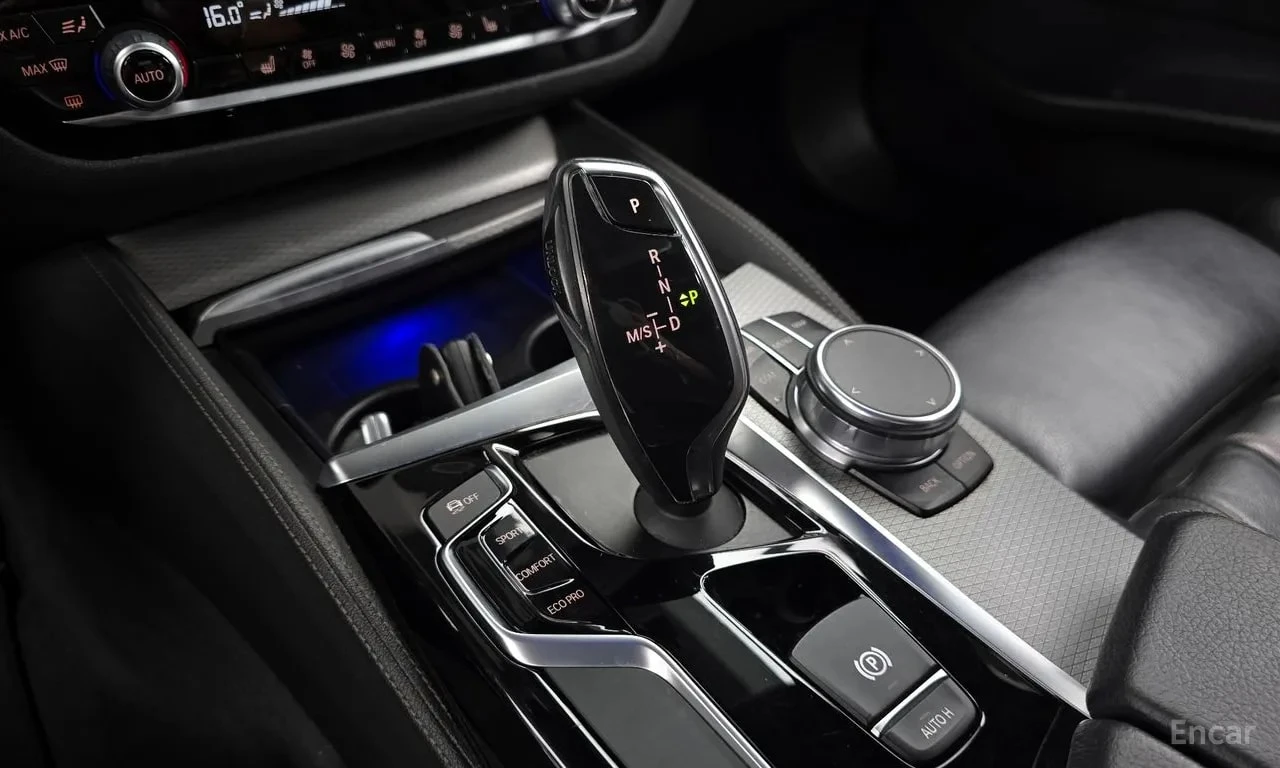 BMW 530 * 530i xDrive M Sport Package * ЦЕНА ДО БГ, снимка 9 - Автомобили и джипове - 56068330