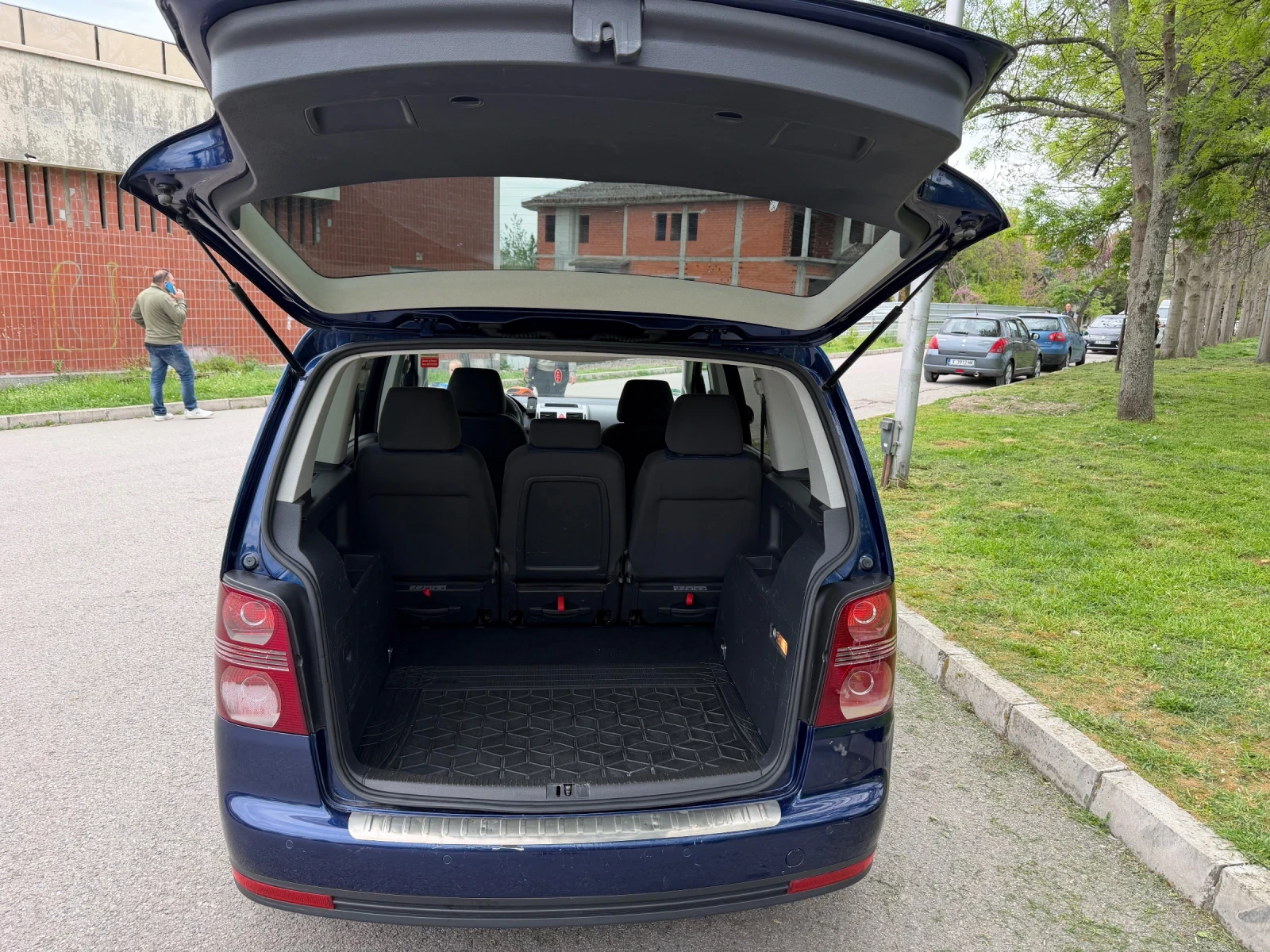 VW Touran 1.9TDI, снимка 12 - Автомобили и джипове - 56230186