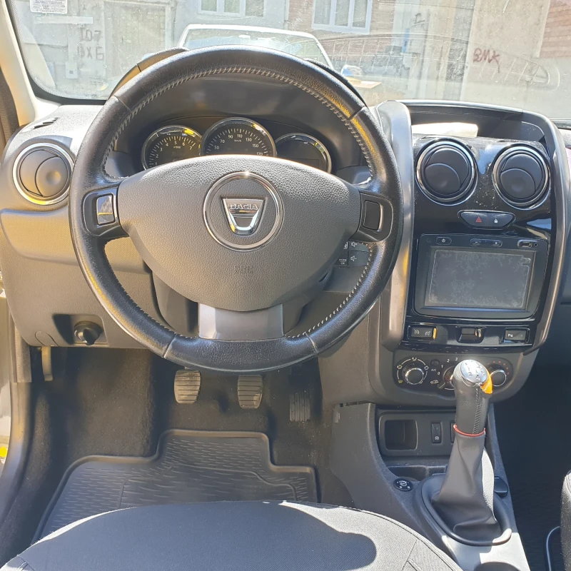 Dacia Duster, снимка 8 - Автомобили и джипове - 47401291