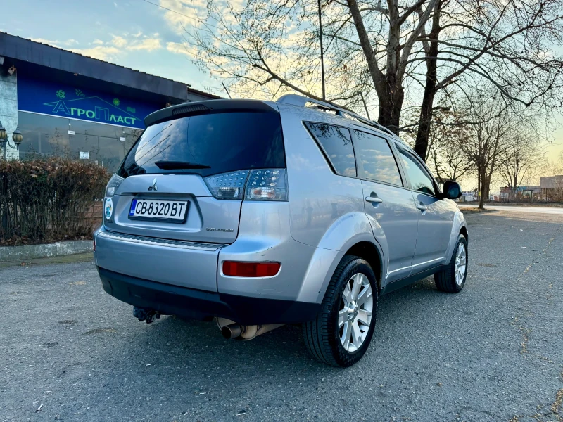 Mitsubishi Outlander 2.4i Газ 4х4 Ръчка Нави, снимка 5 - Автомобили и джипове - 49512537