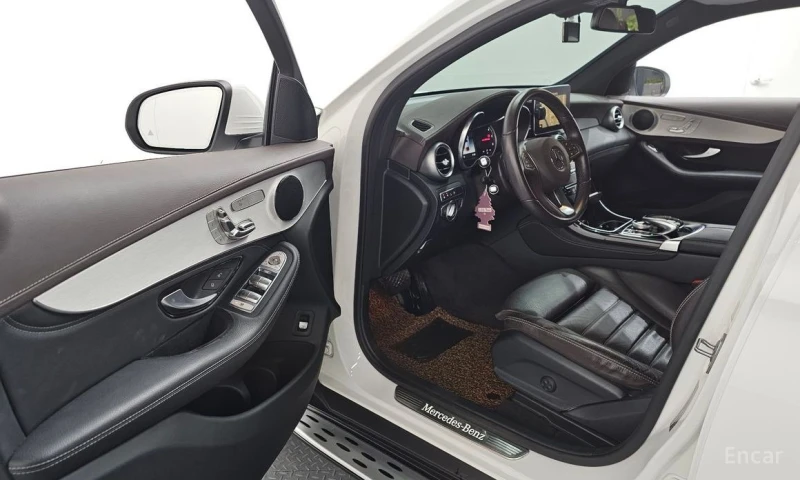 Mercedes-Benz GLC 220, снимка 10 - Автомобили и джипове - 53525416