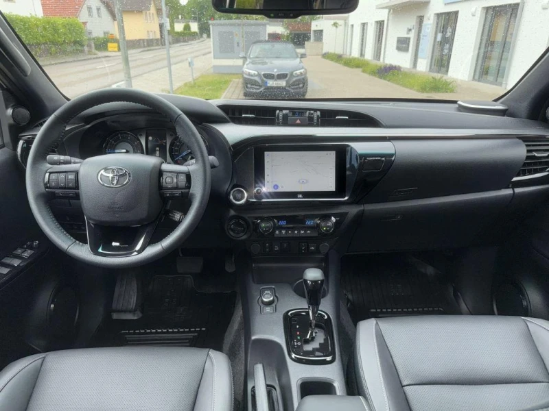 Toyota Hilux 2.8 D-4D/MILD HYBRID/INVINCIBLE/JBL/360/, снимка 13 - Автомобили и джипове - 53537414
