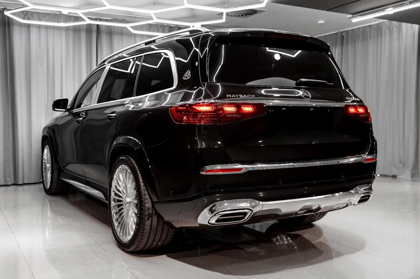 Mercedes-Benz GLS 600 MAYBACH/MANUFAKTUR/FIRST CLASS/ACTIVE BODY/BURM 4D - изображение 4
